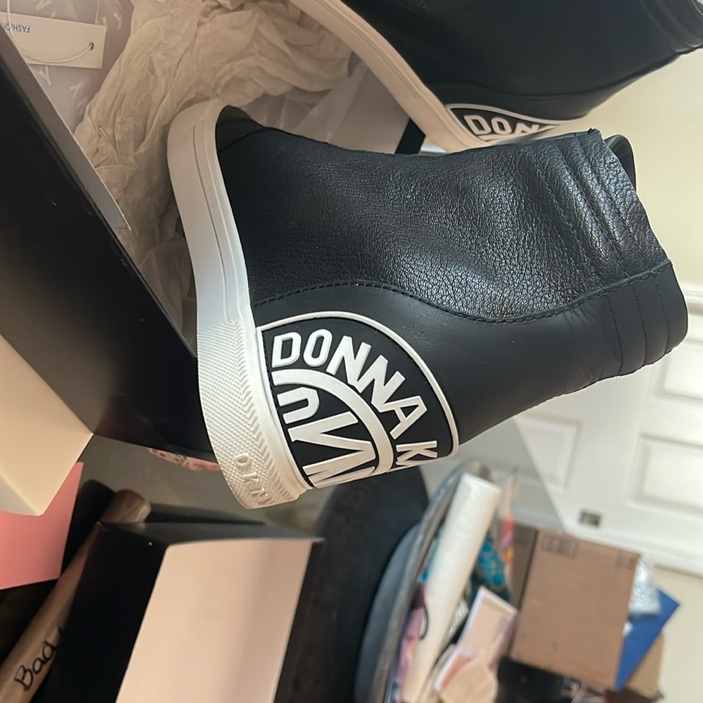 I personally never have worn these. Display shoes a 7.5 connie slip on.